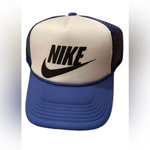 Nike trucker  hat brand new